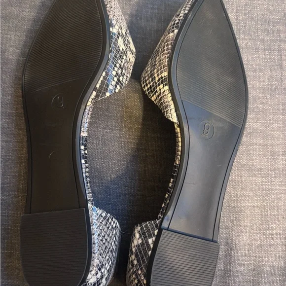 a new day Gray Snakeskin Flats, size 9 NWOT - Picture 2 of 2